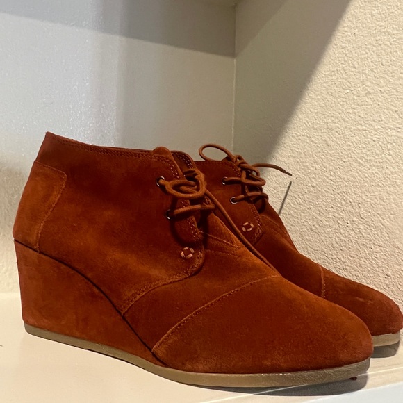 TOMS Lace Up Wedges - Picture 3 of 6